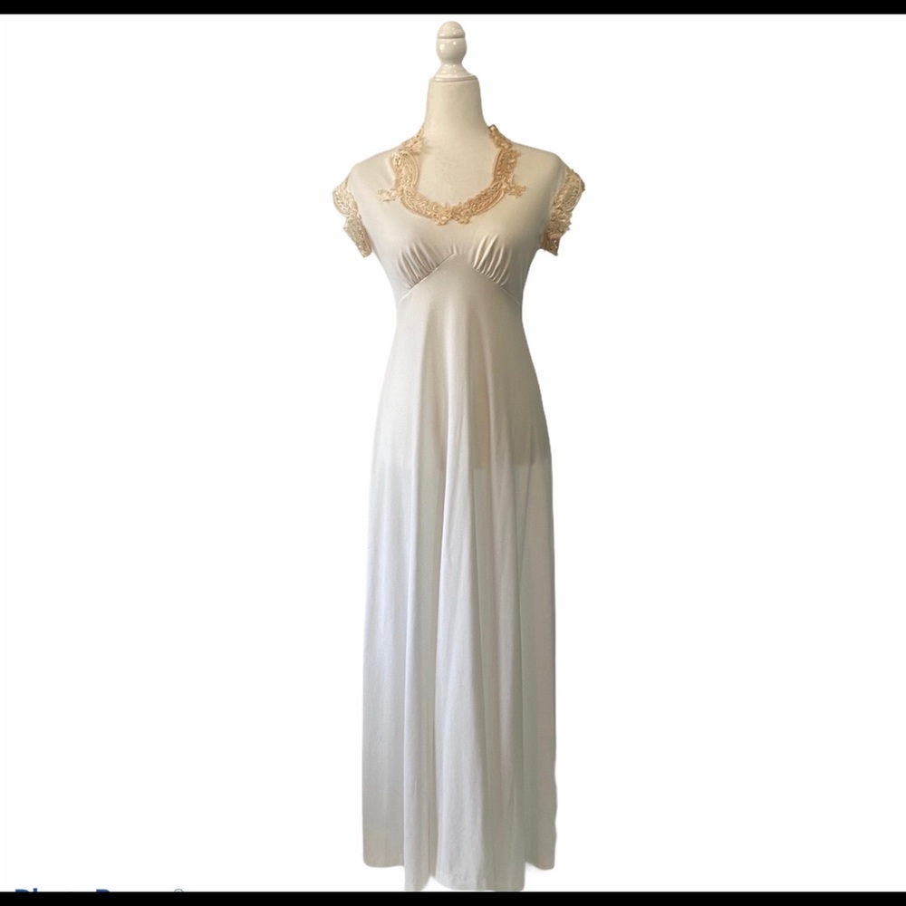 Vintage 70’s-90’s wedding dress, lace trim